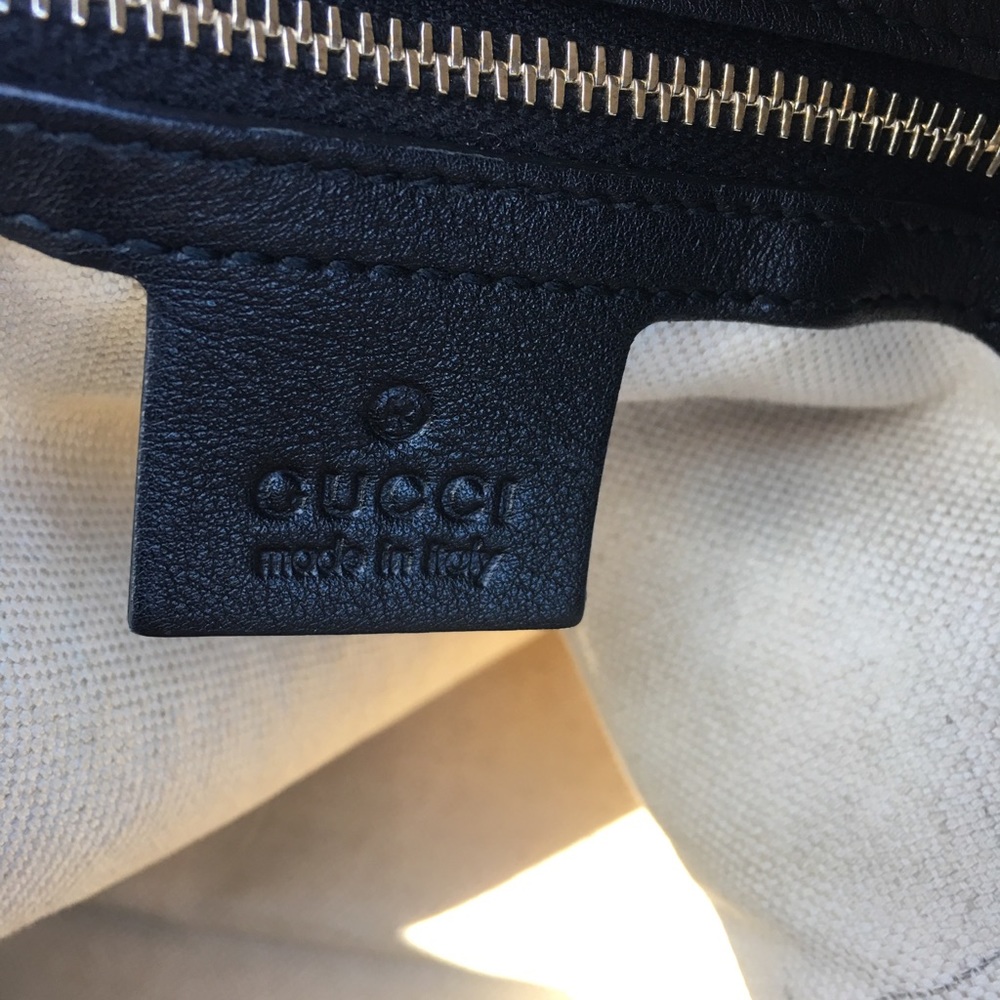 GUCCI monogramed black leather, zip closure, gold hardware, authentic π― - Picture 6 of 8